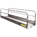 G&aring;ngbrygga av aluminium, f&auml;llbart r&auml;cke